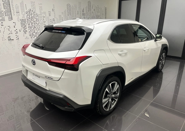 Lexus UX cena 184900 przebieg: 28000, rok produkcji 2021 z Wojcieszów małe 37